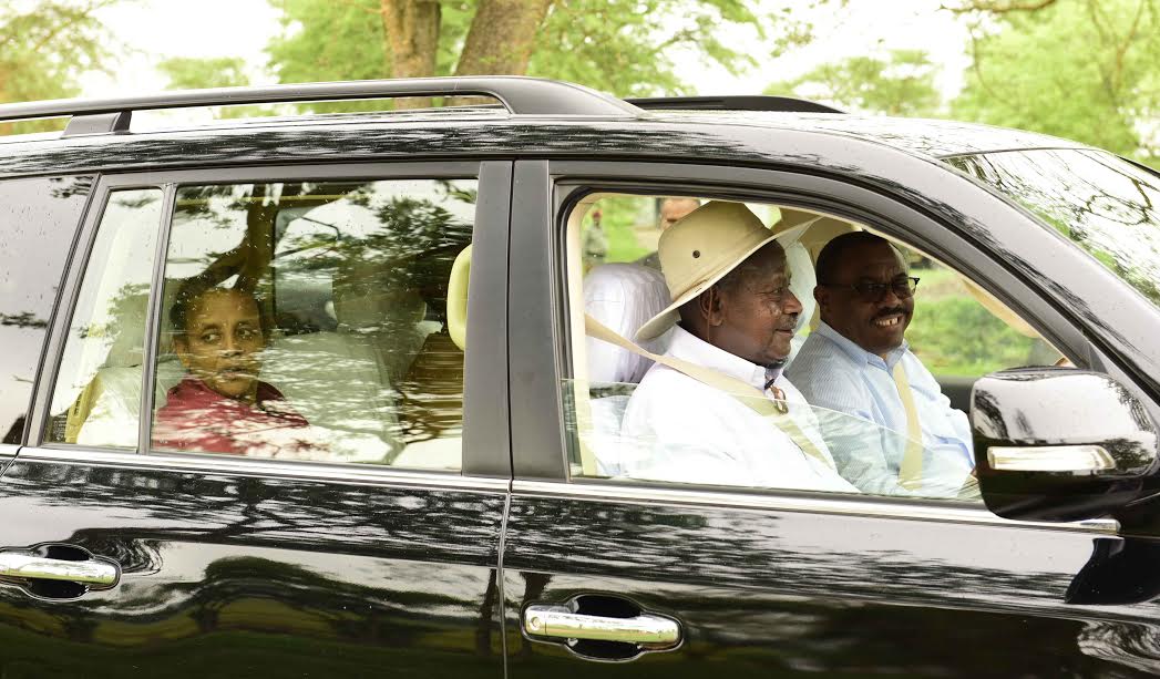 PHOTOS: Museveni Drives Ethiopia’s Desalegn Through His Gomba Ranch