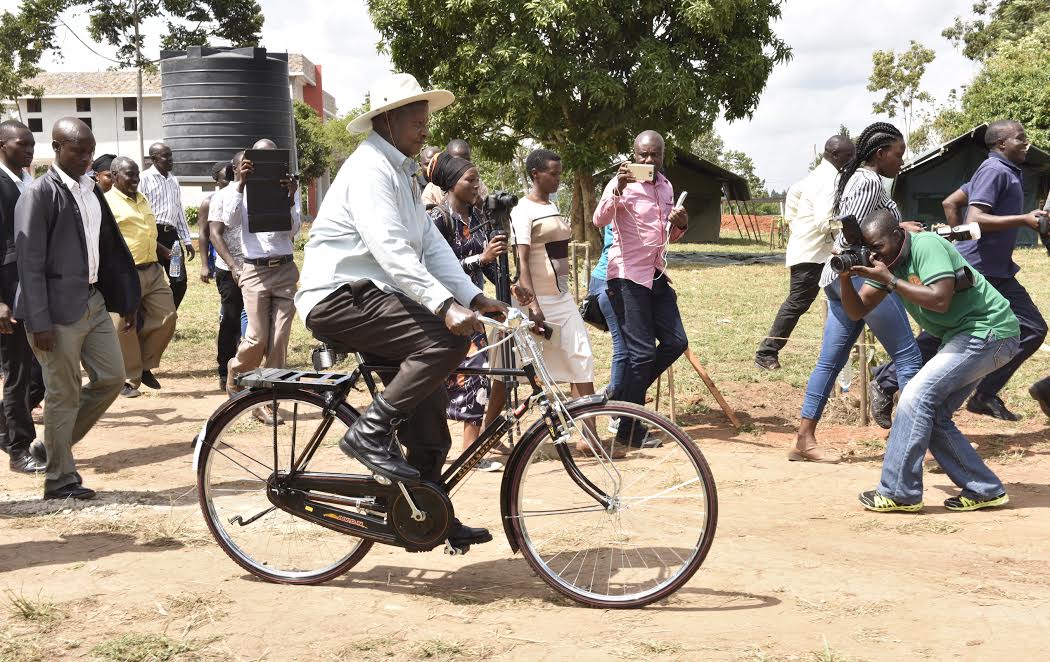 Museveni Donates Cows to Kawumu Homesteads, Advises on Manure Use
