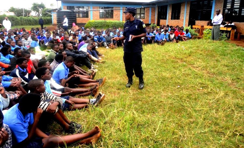 Rwanda Police in Mass Anti-Crime Awareness in Schools