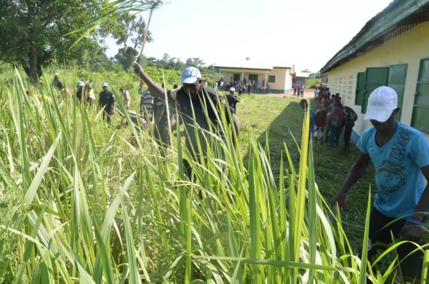 Rwandan Peacekeepers in CAR Take Umuganda to Schools