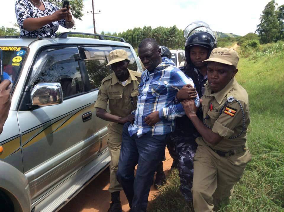 Besigye Arrested at Isingiro-Ntungamo Border