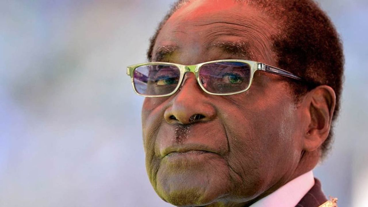 Zimbabwe’s Mugabe Flies to Singapore for Health Check