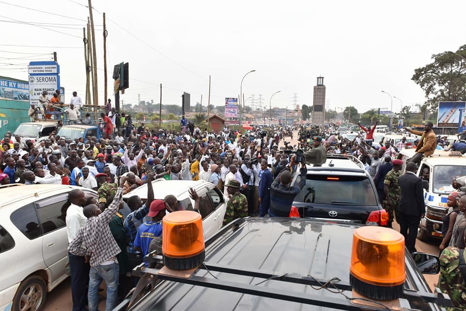 Striking Taxi drivers Intercept Museveni’s Convoy, Demand His Intervention on KCCA Taxes