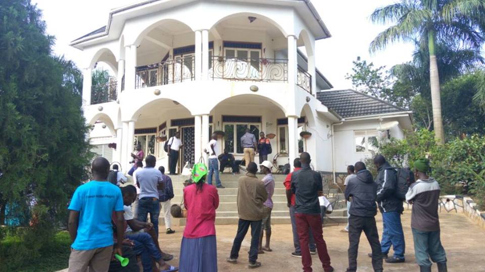 Police Delivers Bobi Wine at His Home