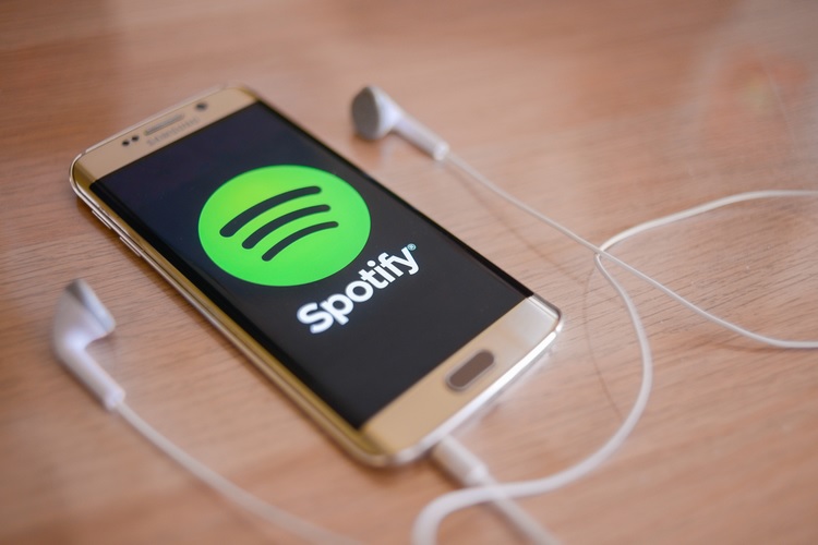 Samsung to Pre-install Spotify on All Mobile Devices