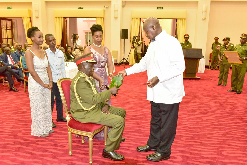 “Invest wisely” – Museveni to 19 Retiring UPDF Generals