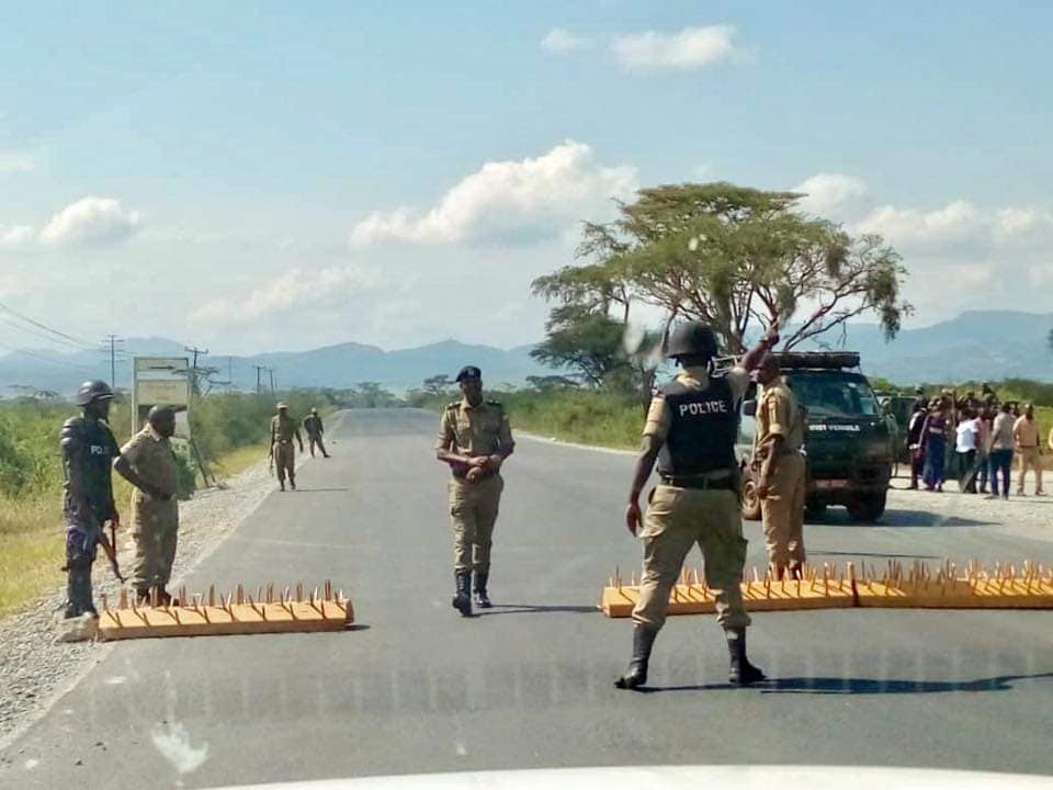 Besigye in Wakiso as police search vehicles for him in Rubirizi