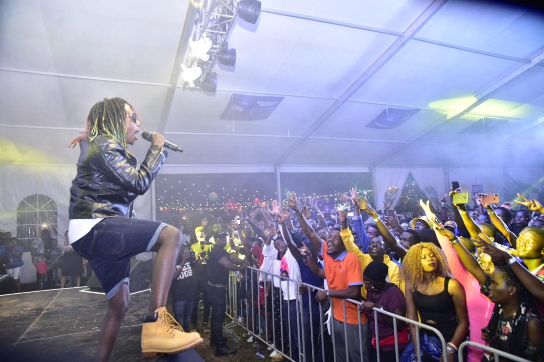 PHOTOS: Feffe Bussi, Nina Roz Thrill Fans at Gulu Club Dome