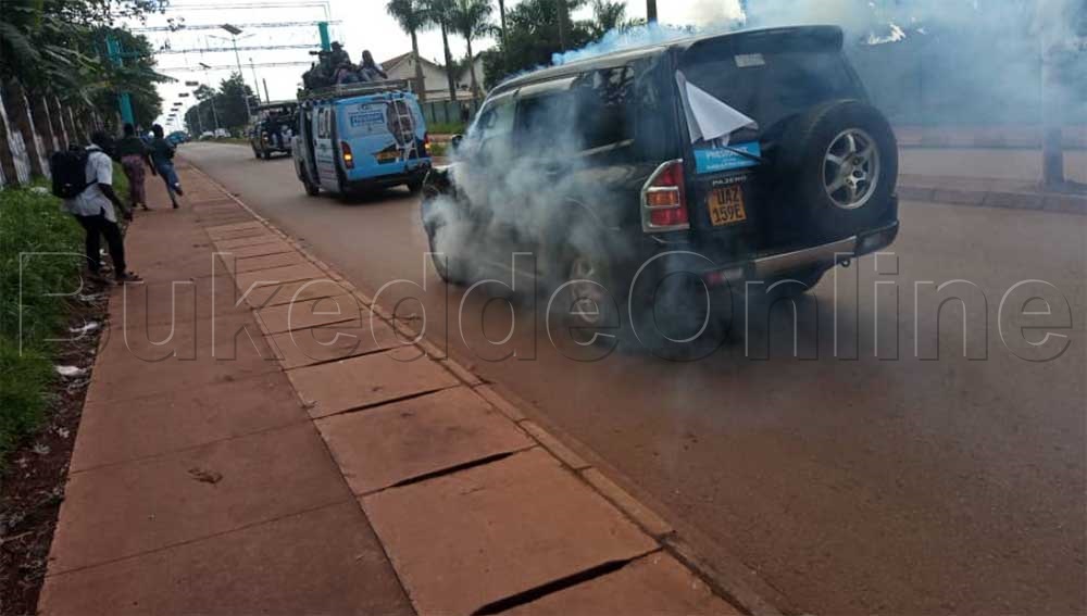 PHOTOS: Tear Gas in Jinja as FDC’s Amuriat Heads to Soroti