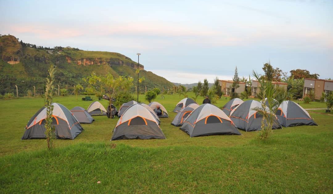 The camping set up (C), Lodgings (R) (Picture: Twitter)