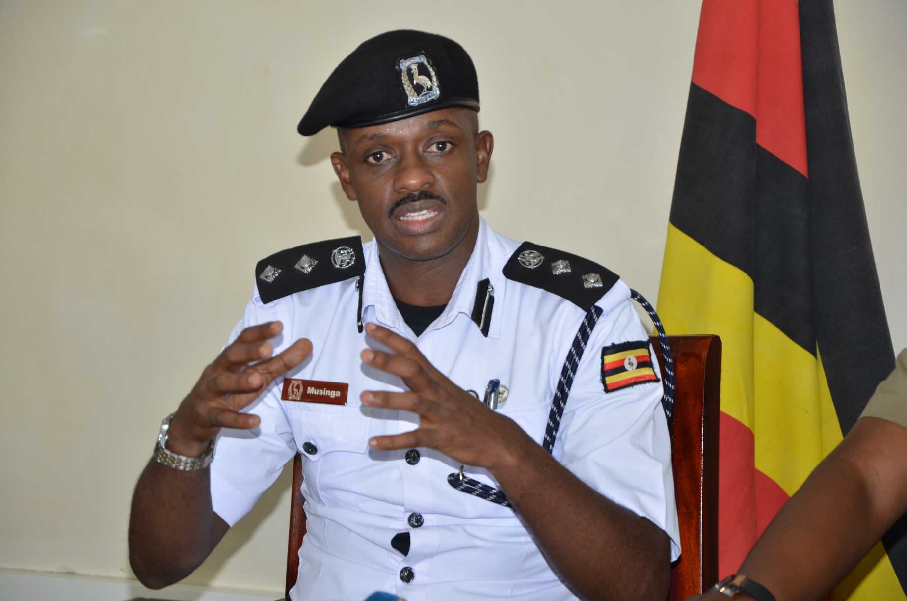 Police Officers Ordered to Pull Off Number Plates of Cars Without Travel Permits