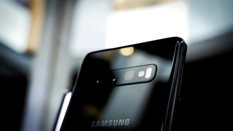 Samsung Mobile Phone Market Share Sinks to a 10-Year Low