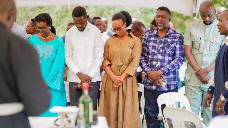 Besigye Sends Financial Boost to Bobi Wine’s Final Campaign Push