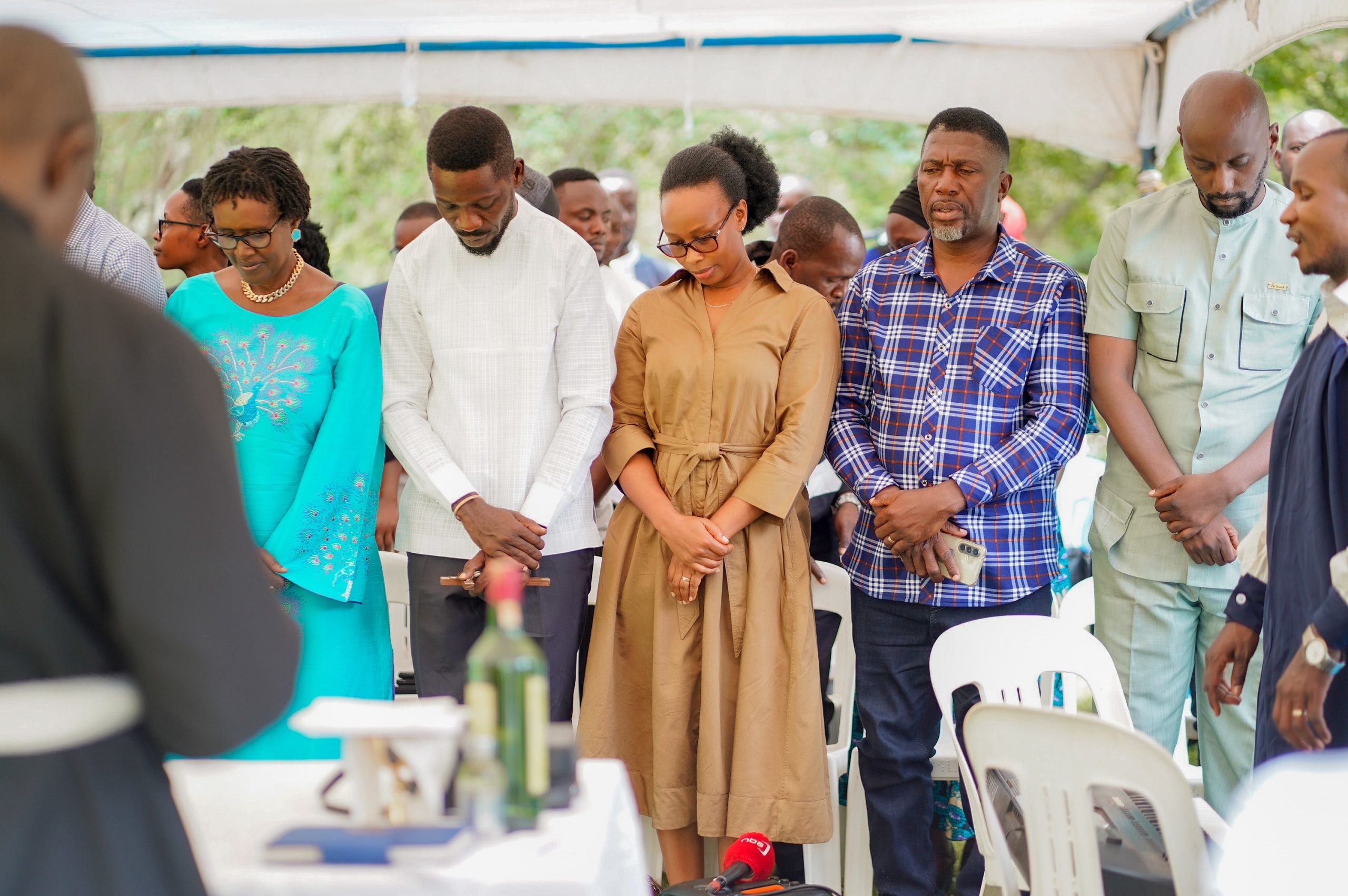 Besigye Sends Financial Boost to Bobi Wine’s Final Campaign Push